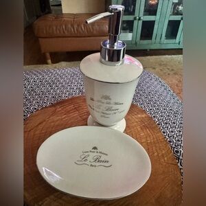 Le Bain Bath Accessories White Ceramic Lotion Pump and Soap Dish Set